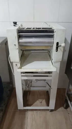 Modeladora de pães industrial