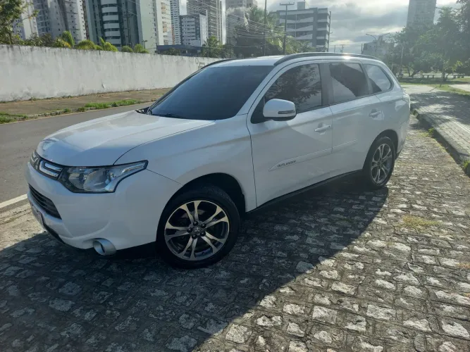 Mitsubishi Outlander 2.0 16V 160cv Aut. 2014