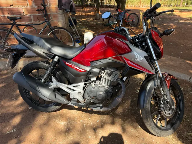 Vendo titan ou troco 