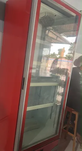 Geladeira expositora de frios nova, 127 wolts aceito cartão 3 mil