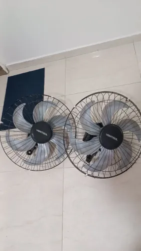 Dois Ventiladores Ventisol para comercio