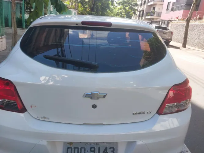 Chevrolet Onix Hatch LT 1.0 8V Flexpower 5P Mec. 2013