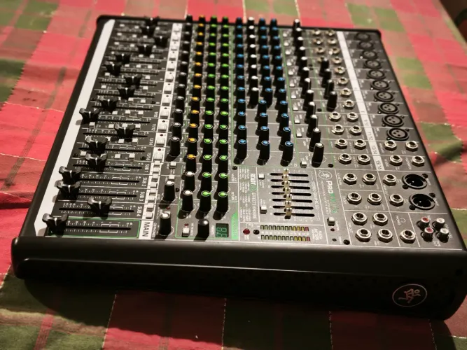 Mesa de som Mackie 16 canais ProFX V2