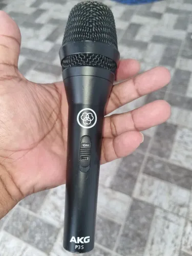 Microfone AKG P35 com fio