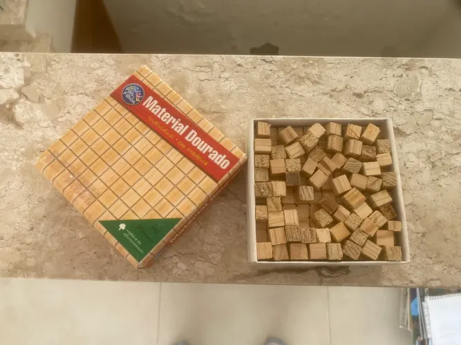 Material didático em madeira