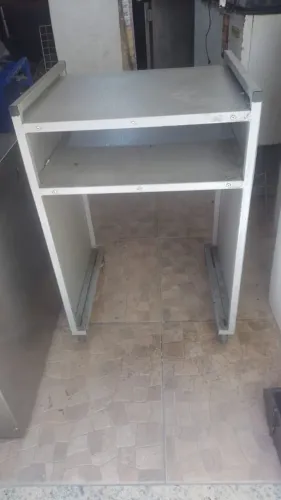 Rack de apoio para caixa de computador