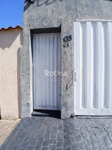 Casa para alugar, 2 quartos, Presidente Roosevelt - Uberlândia/MG - Rotina Imobiliária