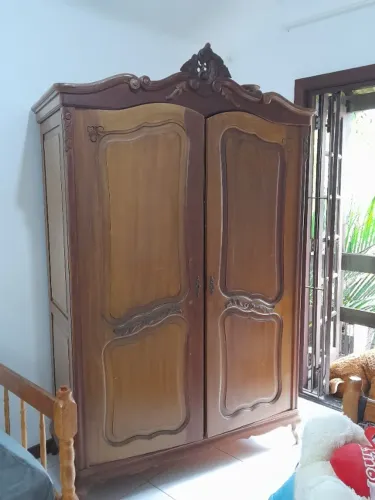 Guarda roupa antigo 2 portas