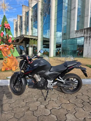 Vende-se ou Financia Honda CB300F, em dias, Quitada