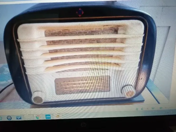 Radio a valvula Telefunken Mignon, ano 1954, 3 fx onda, cx madeira em bom estado, funciona
