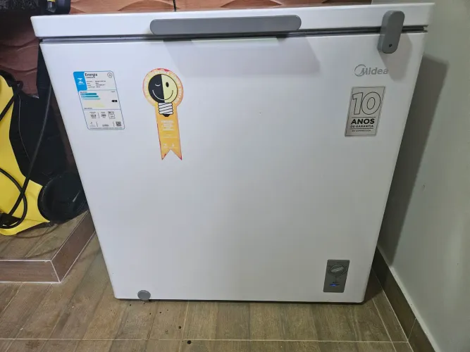 Freezer 200 litros Midea semi novo