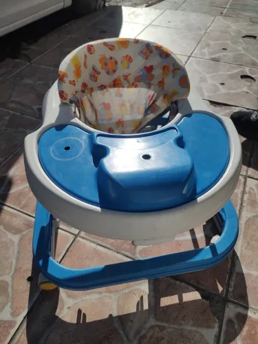 Andador para bebe até 1 a ano por ai bom