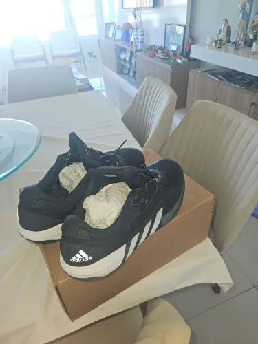 Tênis adidas