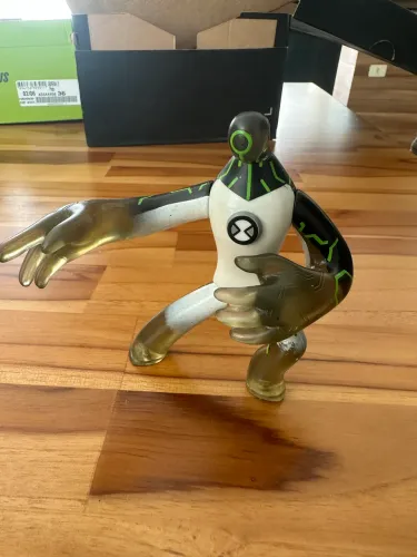Boneco Ben 10 - Ultra T Battle - Original BANDAI (Usado)