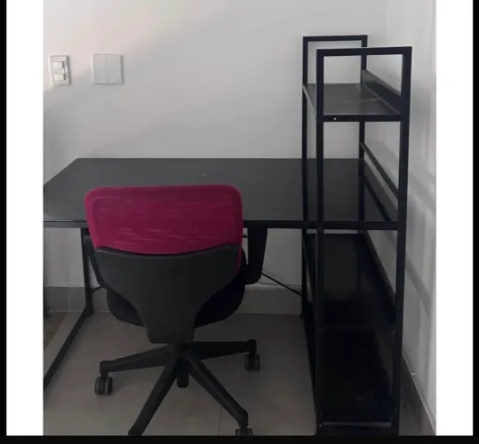 Mesa industrial com tampa de vidro