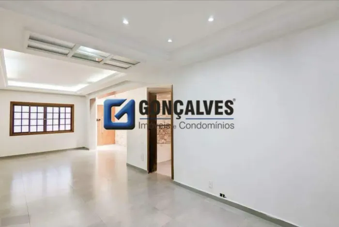 Sobrado para Aluguel em Rudge Ramos 3 Dorms (2 Suítes), 2 Vagas, 350m²