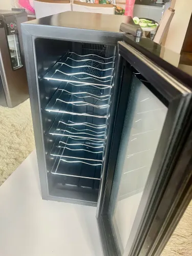 Elegância e modernidade para cuidar bem dos seus vinhos!