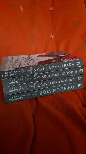 Coleção de livros - Crônicas Saxônicas (4 volumes) - Bernard Cornwell