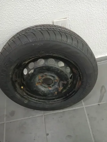 Roda com pneu 175/70 R14