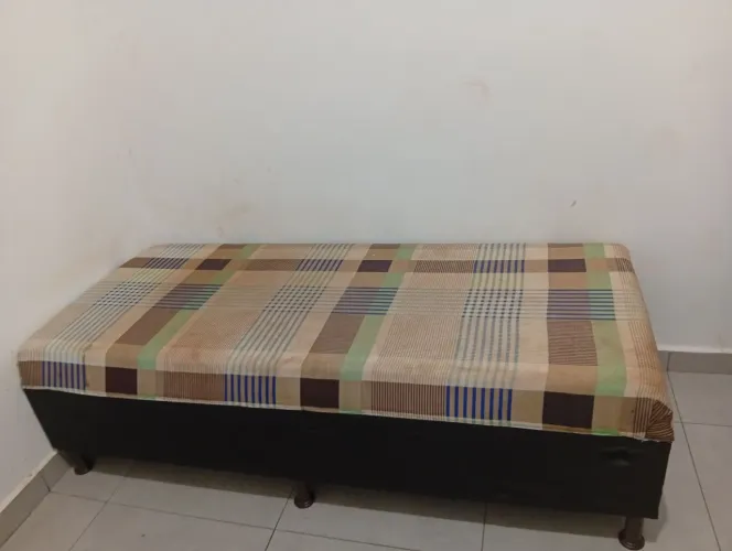 Cama de solteiro usada box