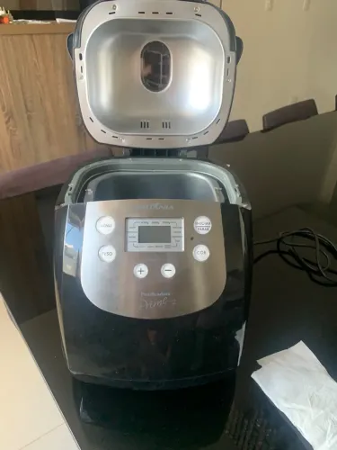 Panificadora Britânia Prime 2 127V faz tipos de pães com livro de receitas