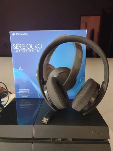 Fone de ouvido Gold 7.1 sem fio 