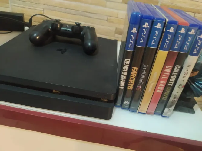 Ps4 slim 1T com jogos mídia fisica 