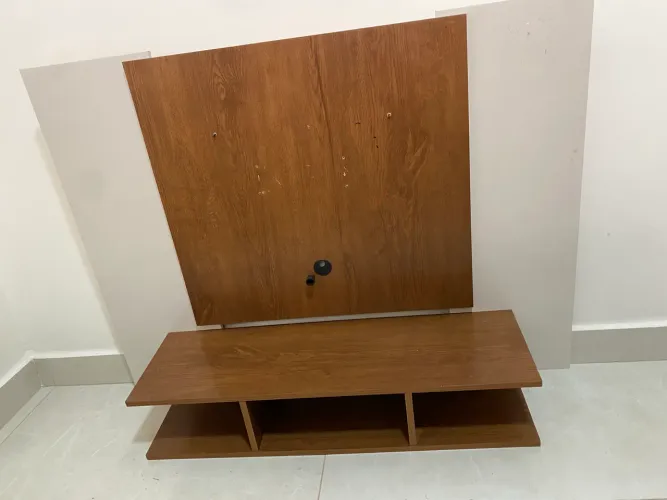 Painel com 4 meses de uso, suporta uma tv de 55 polegadas