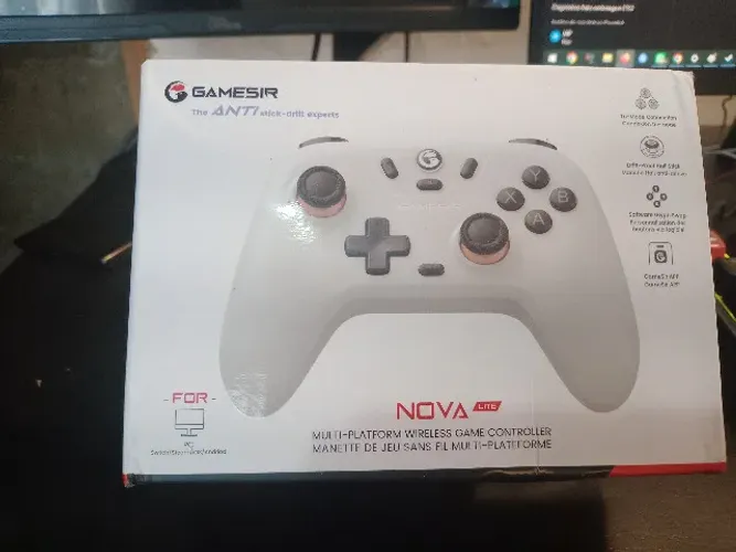 Controle Gamesir Nova Lite.