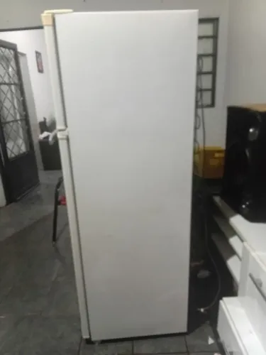 Geladeira branca fazemos a entrega