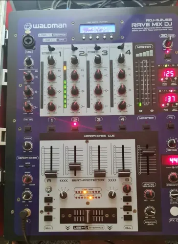 Vendo Mixer profissional Waldman 4 canais