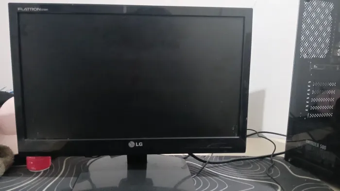 Monitor funcionando tudo, preço bom pra sair logo