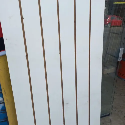Painel canelado madeira esposicao produtos 2.44x0.60cm usado
