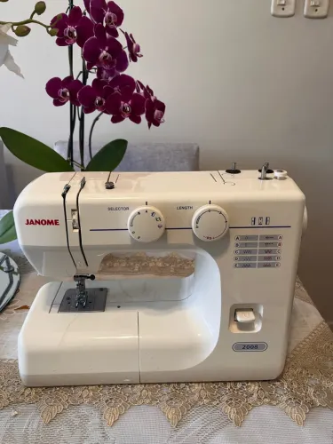 Máquina de costura JANOME 2008 - Pouco uso
