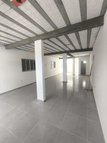 Alugo sala de fundos 70m
