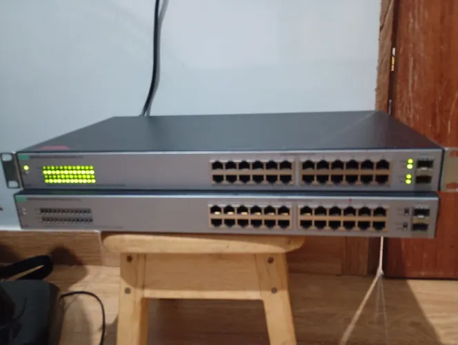 Switch 24 portas HP Aruba 1920S Gerenciável 24 portas Gigabit + 2 portas SFP - JL381A