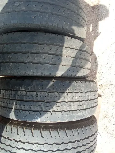 Vendo 4 pneus de carga 225/65/16