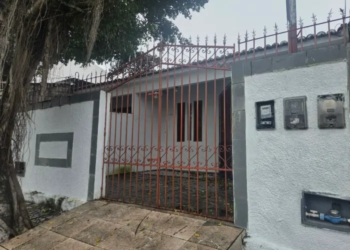 ALUGO CASA - BUGIO