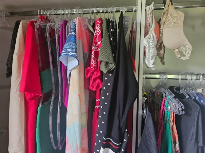Lote de roupas novas 40 peças, fechei minha loja.