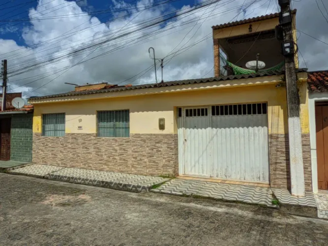 Casa na região do Aeroporto (4 quartos, suite, primeiro andar, varanda)