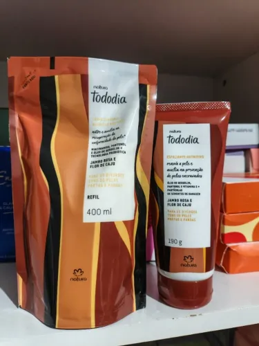 1 Refil Hidratante + 1 Esfoliante Nutritivo natura tododia jambo rosa e flor de caju