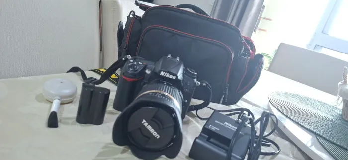 Nikon D7000 + Tamron 18-200mm VC + Bolsa + 2 Baterias - Kit Completo
