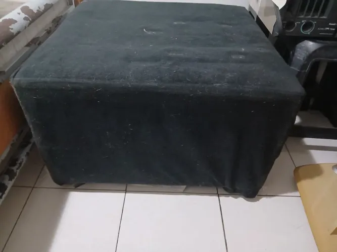 VENDO PUFF PRETO USADO (72x72x45 alt)