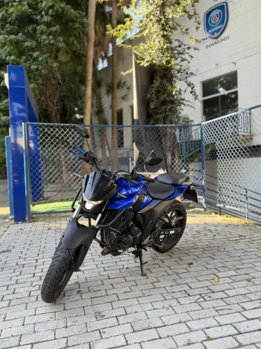 FZ25 - Aceito trocas maior ou menor valor fazer 250cc azul