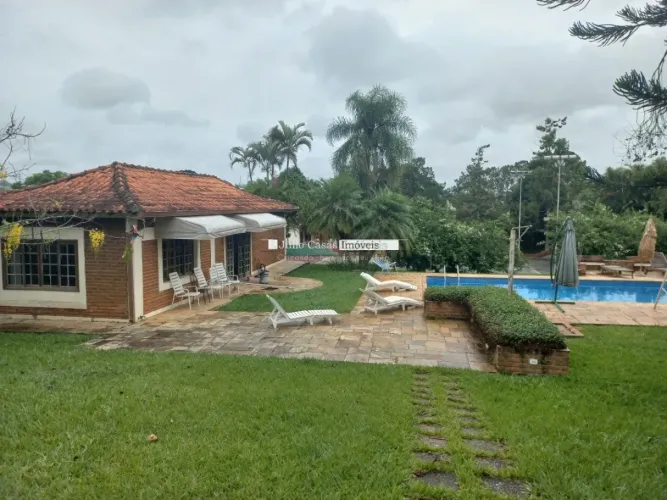 Área com chácara á venda 11.165,00m2 de terreno e 606,25m² A/C em Sarapui - também ideal p