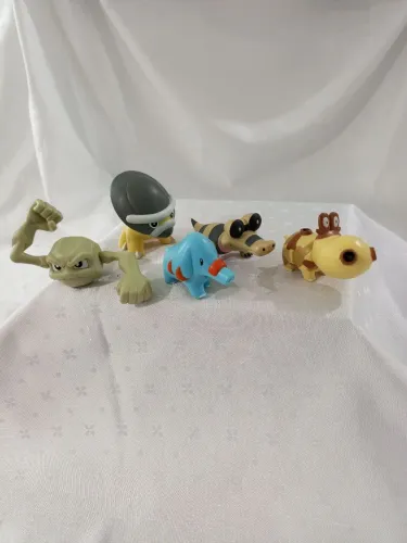 Combo Pokémon Jakks pacific geodude, shield, phanpy, sandile e hippopotas
