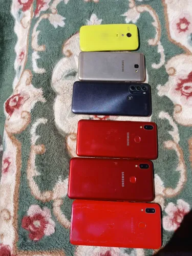 Celular com defeito para tirar peças não envio
