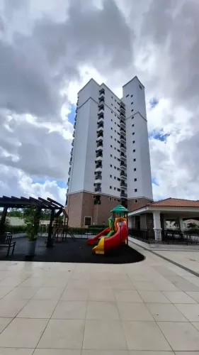 APARTAMENTO PROJETADO NO CIDADE DO PORTO COM 3 SUÍTES