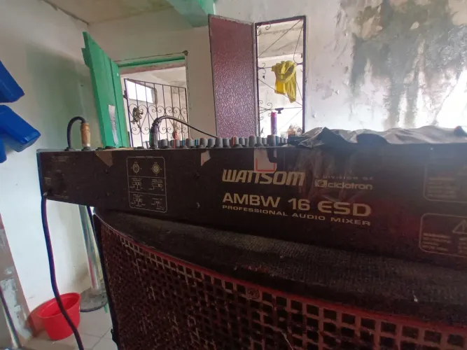Mesa de som usada pra levar logo.