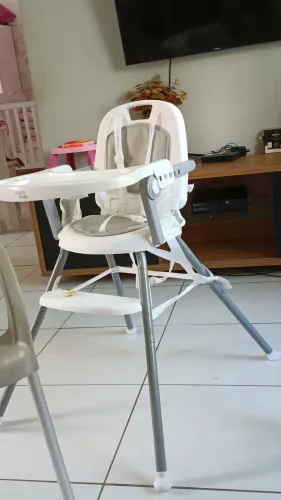 Cadeira de alimentação infantil